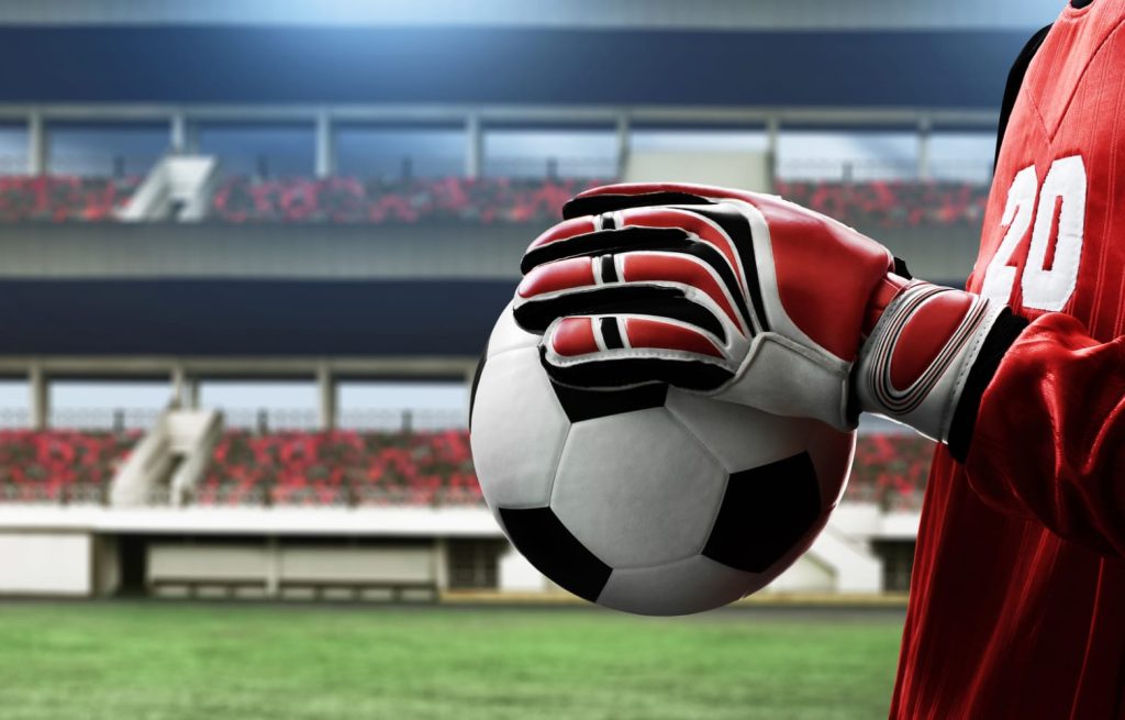 ال”IFAB” يقيد حراس المرمى بقانون جديد