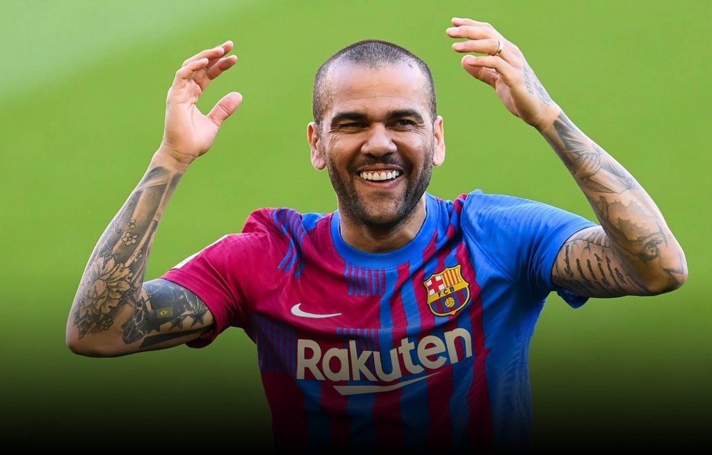 البرازيلي داني ألفيس يغادر السجن بعد دفع كفالة