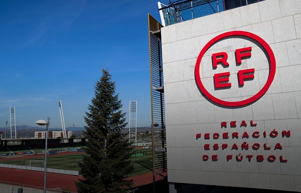 الشرطة تداهم مقر الجامعة الإسبانية لكرة القدم