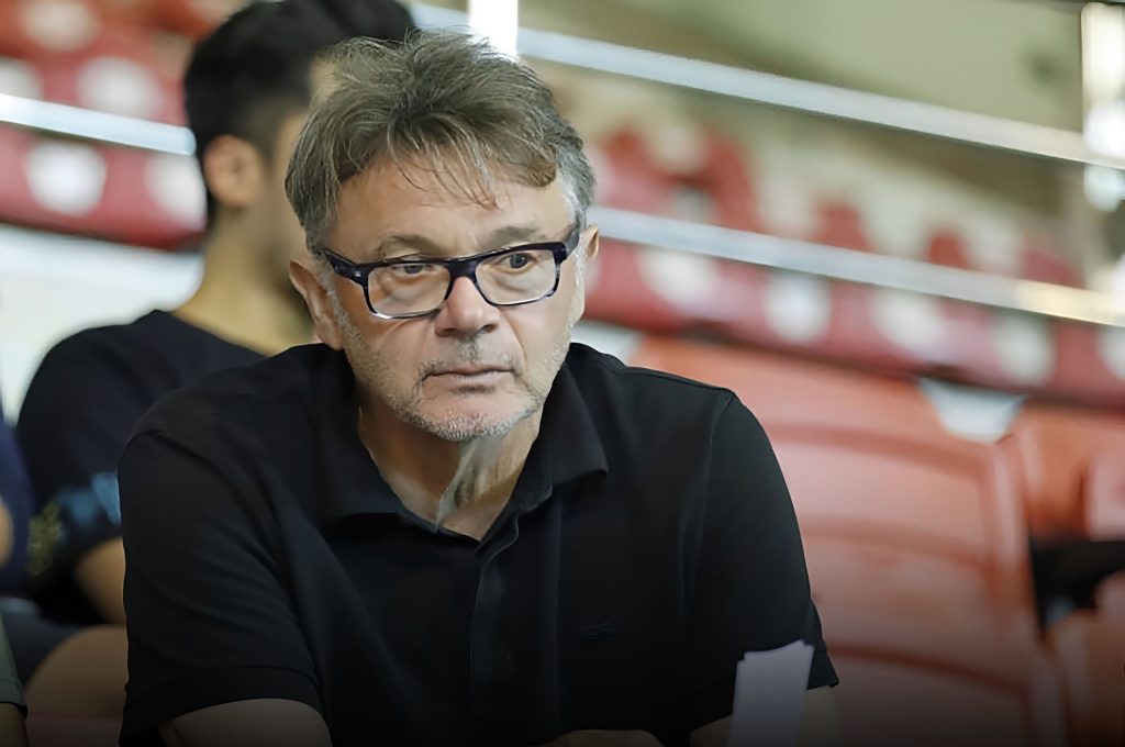 منتخب فيتنام يقيل المدرب الفرنسي فيليب تروسيي