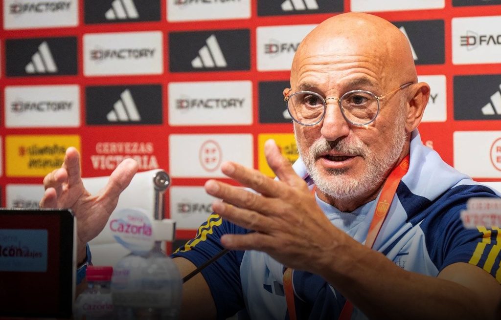 دي لافوينتي: على المشجعين وضع إسبانيا فوق الولاء للأندية