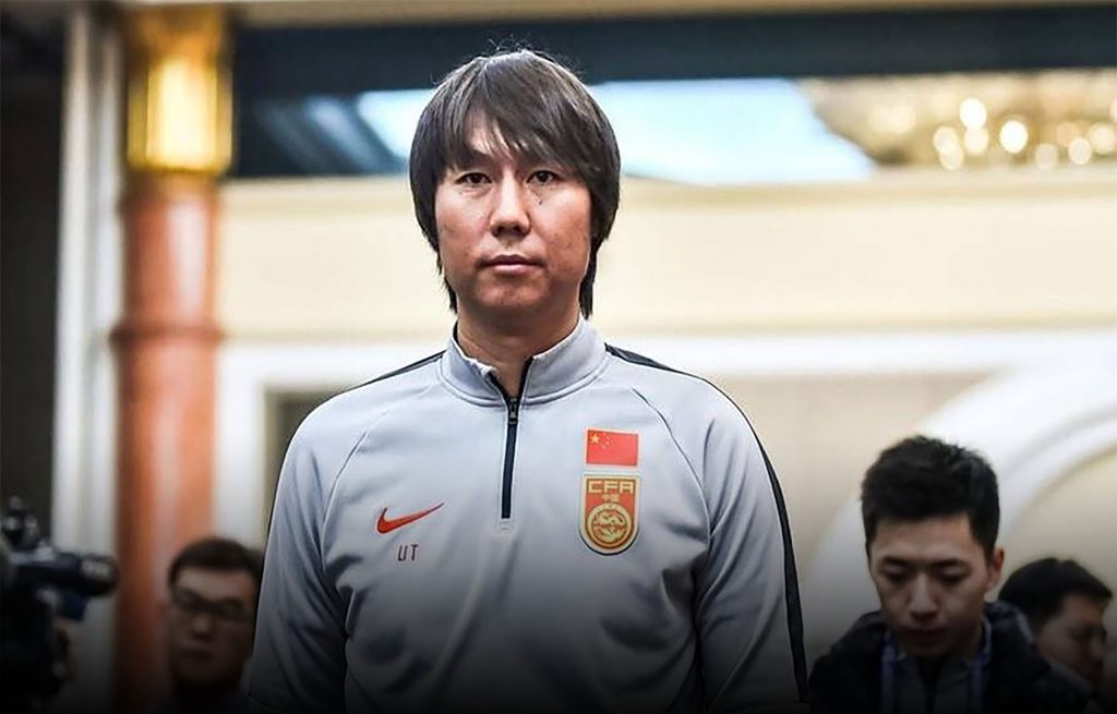 الرشوة تقود المدرب السابق للمنتخب الصيني إلى المحكمة