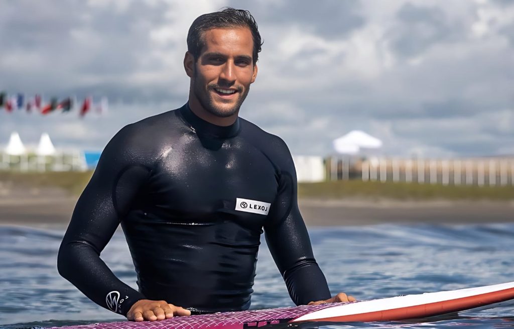 سورف..الجامعة تهنئ المغربي بوخيام بعد بلوغ الأولمبياد