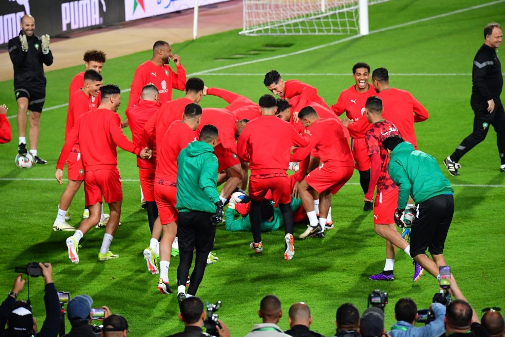 فرحة هيستيرية من اللاعبين بعد قنطرة منير المحمدي على سفيان رحيمي