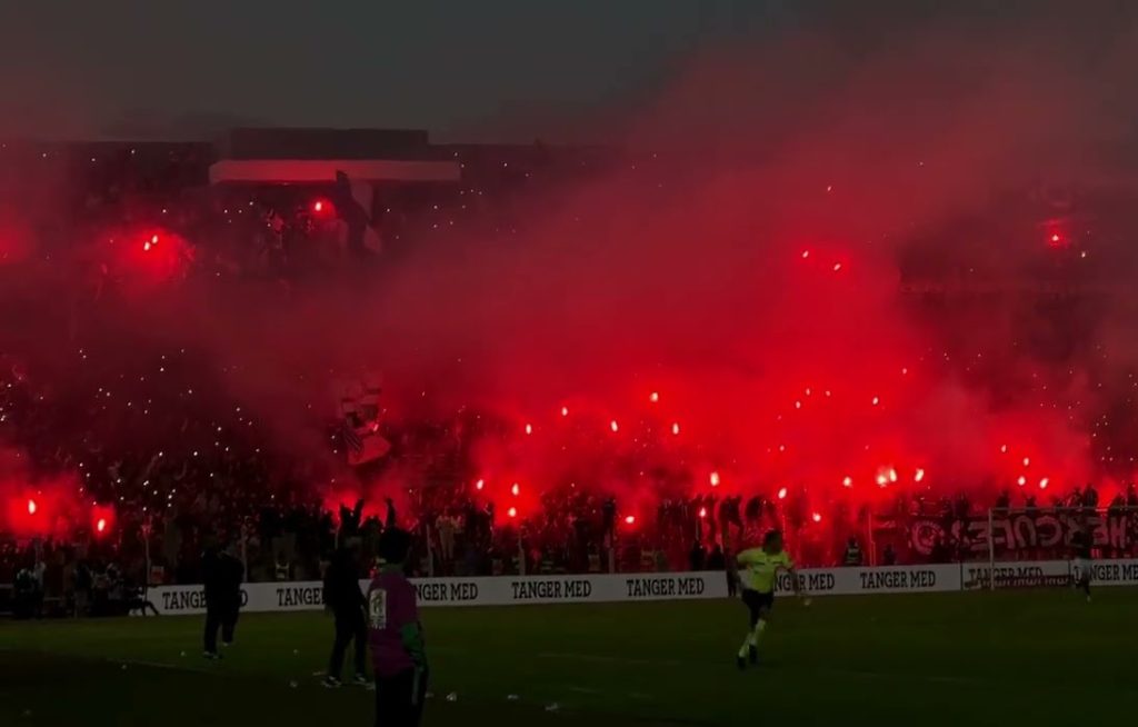 كراكاج لجمهور اتحاد طنجة بمدرجات الملعب البلدي بالقنيطرة