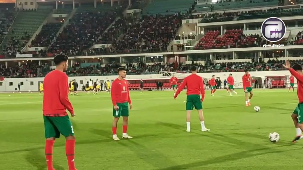 تسخينات لاعبي المنتخب الوطني المغربي بملعب أدرار