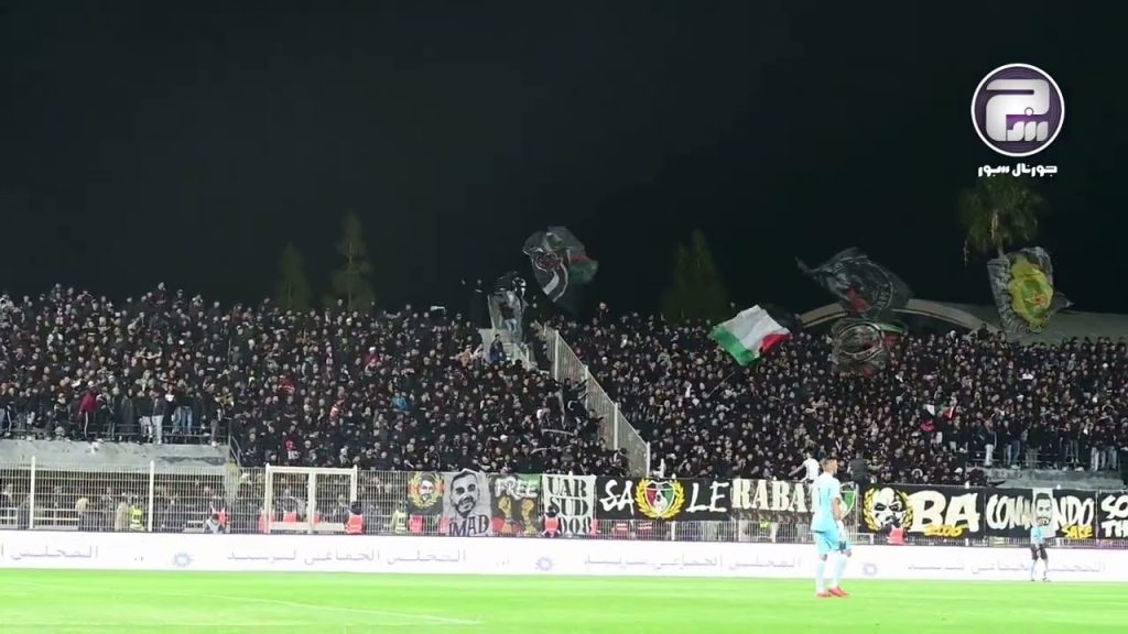 جمهور الجيش الملكي بمدرجات الملعب البلدي ببرشيد