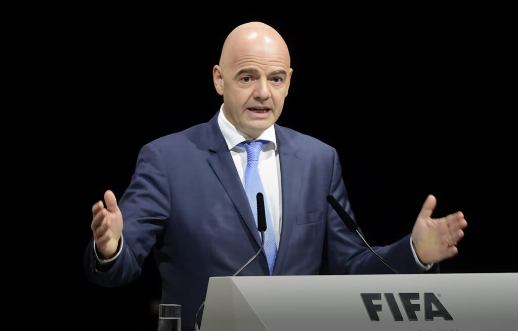 إنفانتينو يدعو إلى مكافحة العنصرية في كرة القدم