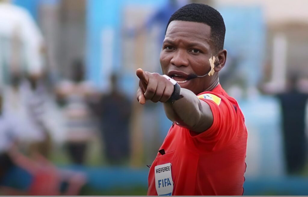 جدل بعد تعيين حكم بغرفة “الفار” لمباراة مازيمبي والأهلي