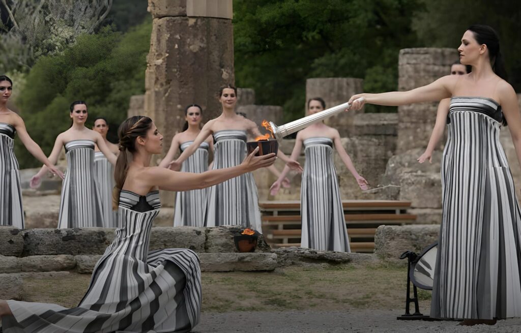 انطلاق رحلة الشعلة الأولمبية من أثينا صوب باريس