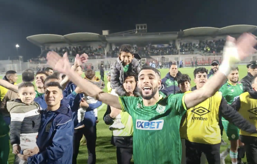 مهدي موهوب يتقمص دور كابو جماهير الرجاء | فرحة التأهل لثمن نهائي كأس العرش