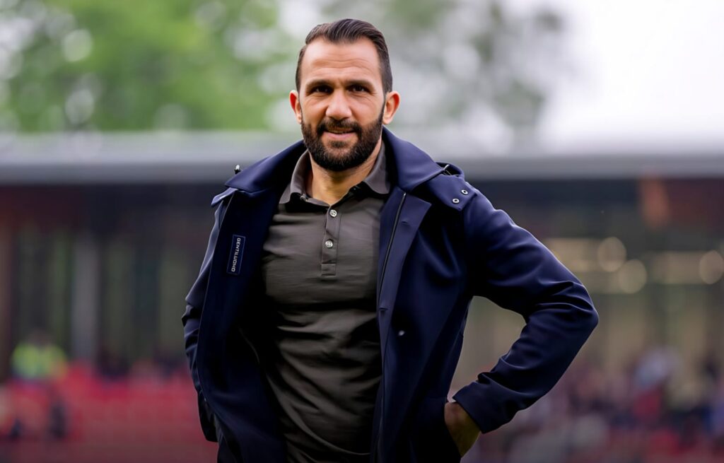 عادل رمزي.. إبن المدينة الحمراء الذي يبحث عن المجد في هولندا