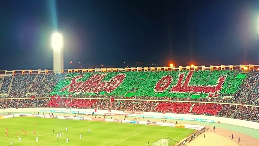 تيفو ملعب أكادير يحتفي بالترشح للمونديال وخط تيفيناغ