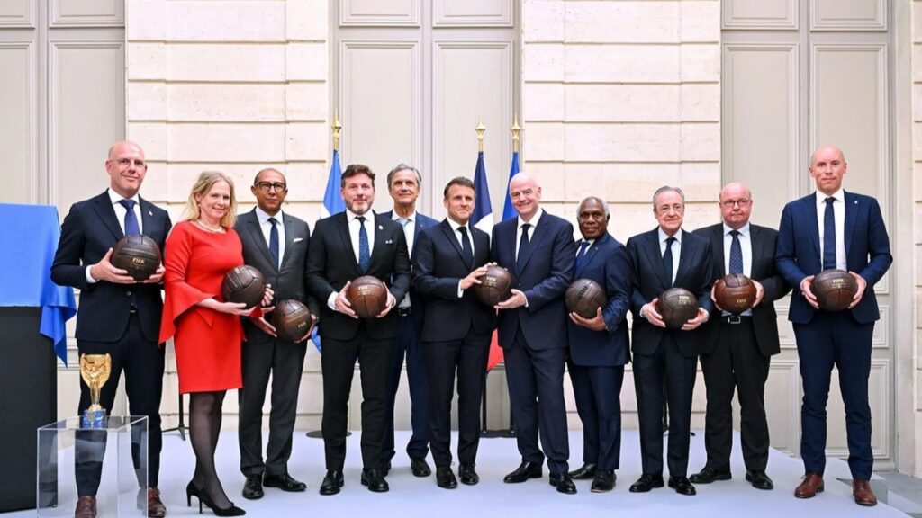 إنفانتينو وماكرون يحييان ذكرى تأسيس الفيفا