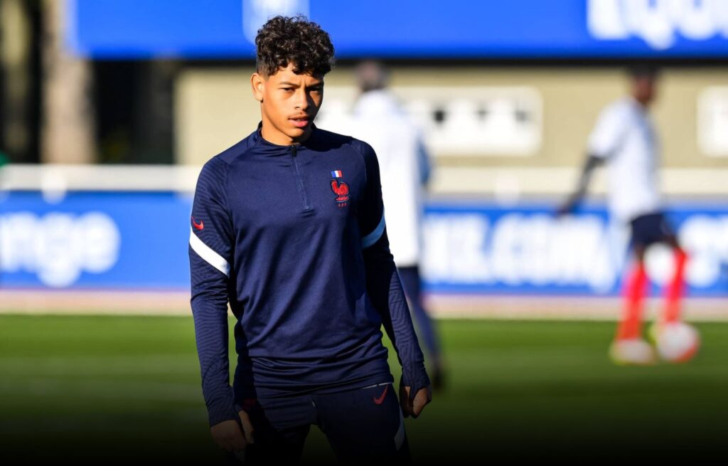 بعد أن حمل قميص فرنسا.. فياض يقرر اللعب الزملاء ياسين بونو