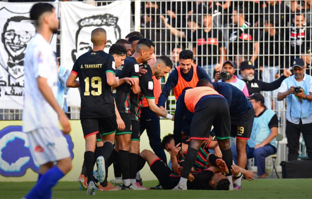 البطولة الاحترافية 1.. الجيش والرجاء يواصلان الصراع على درع البطولة