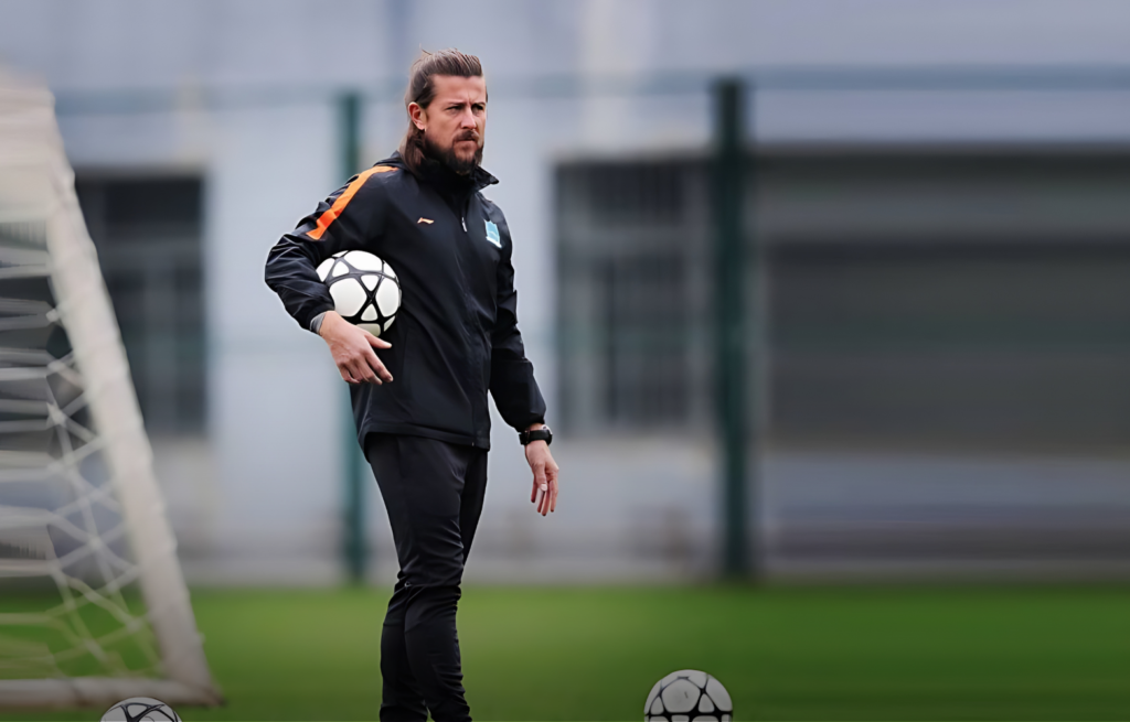 مدرب المنتخب المغربي النسوي خارج أسوار جامعة كرة القدم