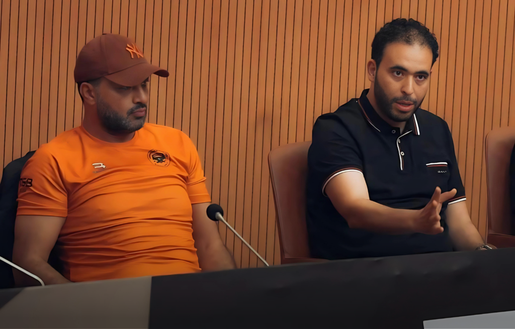 رئيس نهضة بركان يجتمع بالمدرب واللاعبين تأهبا لمواجهة الزمالك