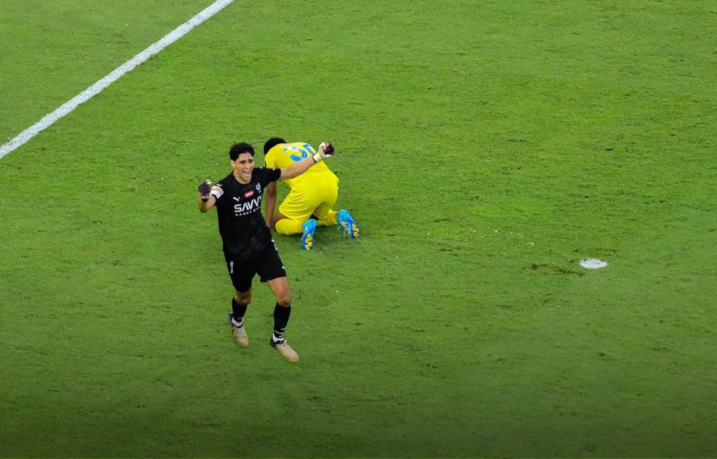 الحارس المغربي بونو يقود الهلال إلى التتويج بكأس الملك السعودي