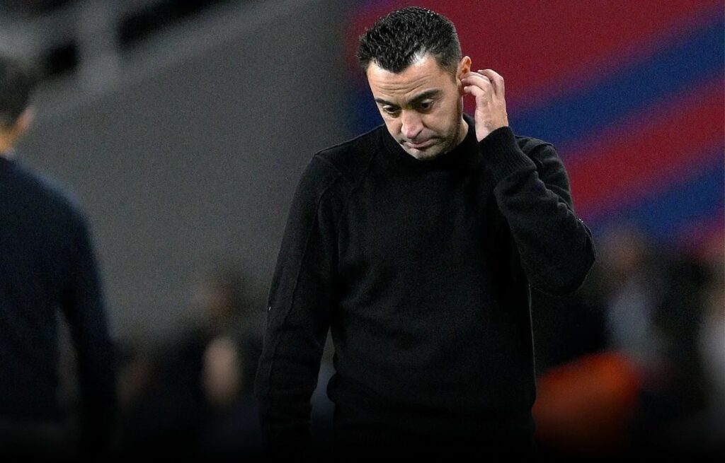 نادي برشلونة يقيل مدربه تشافي هيرنانديز استعدادا لتعويضه بفليك