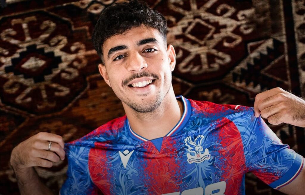 كريستال بالاس يقدم لاعبه المغربي شادي رياض