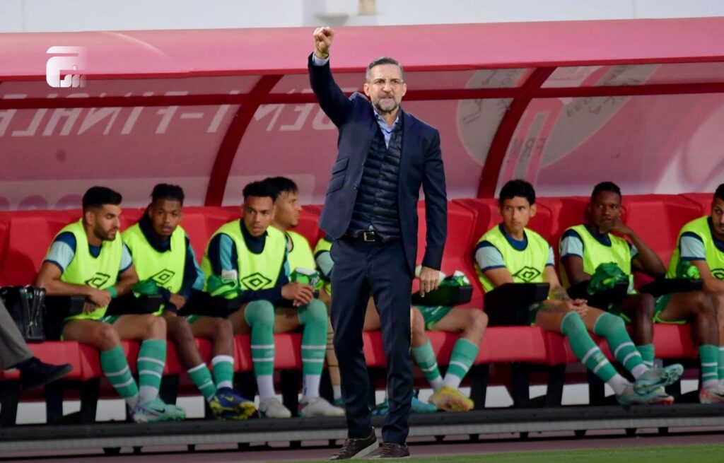 مدرب الرجاء يكشف سبب تغييره لقائد الوسط بوگرين أمام مولودية وجدة