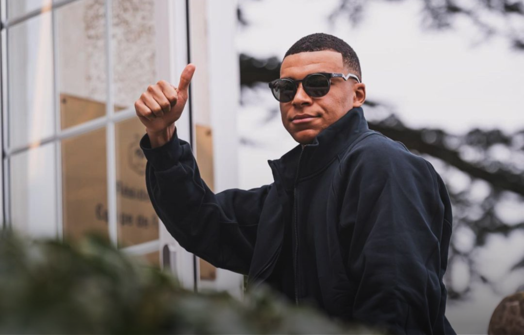 مبابي يدعو شباب فرنسا إلى التصويت ضد اليمين المتطرف 