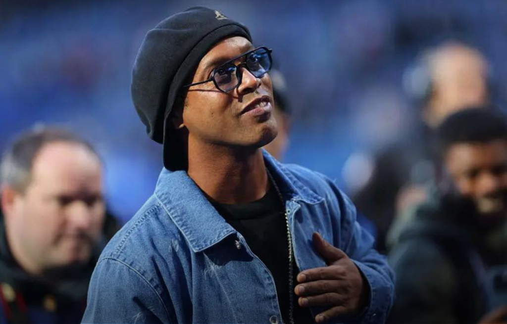 رونالدينيو يتراجع عن انتقادات وجهها لمنتخب بلاده