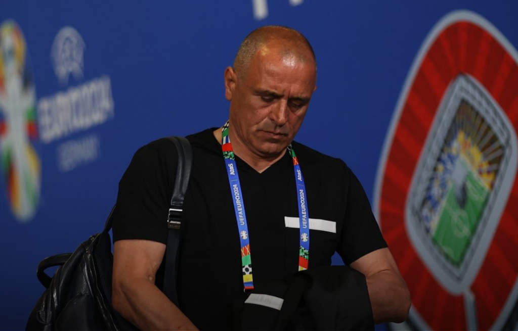 يورو 2024.. مدرب سلوفاكيا يحذر لاعبيه من الغرور