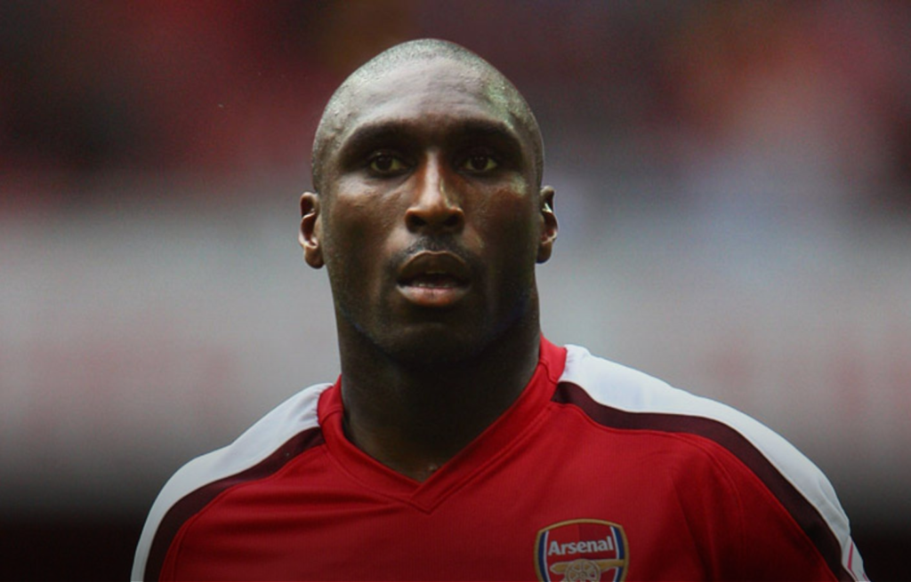 وفاة كامبل مهاجم أرسنال وإيفرتون السابق عن 54 عاما