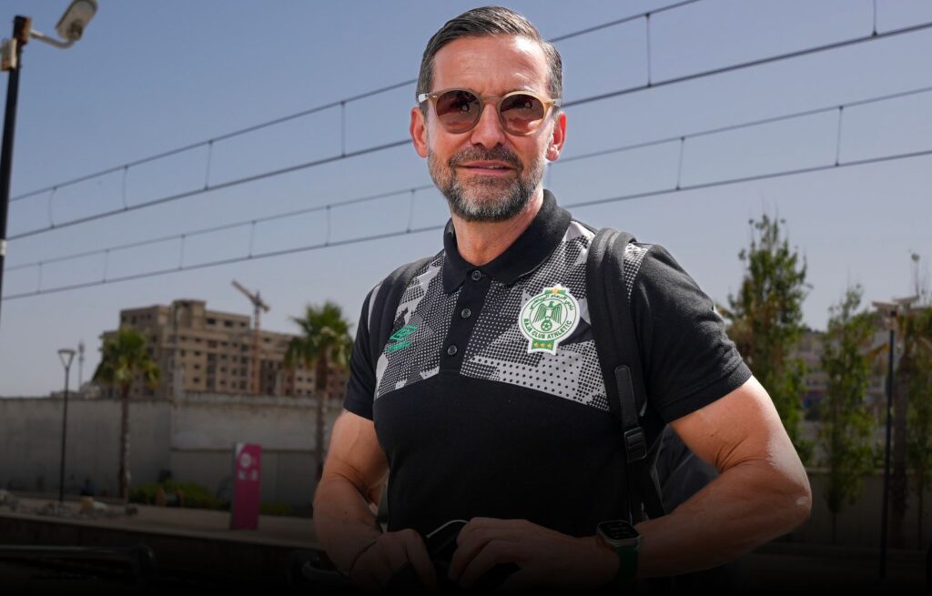 مساعدان بطاقم زينباور يغادران الرجاء