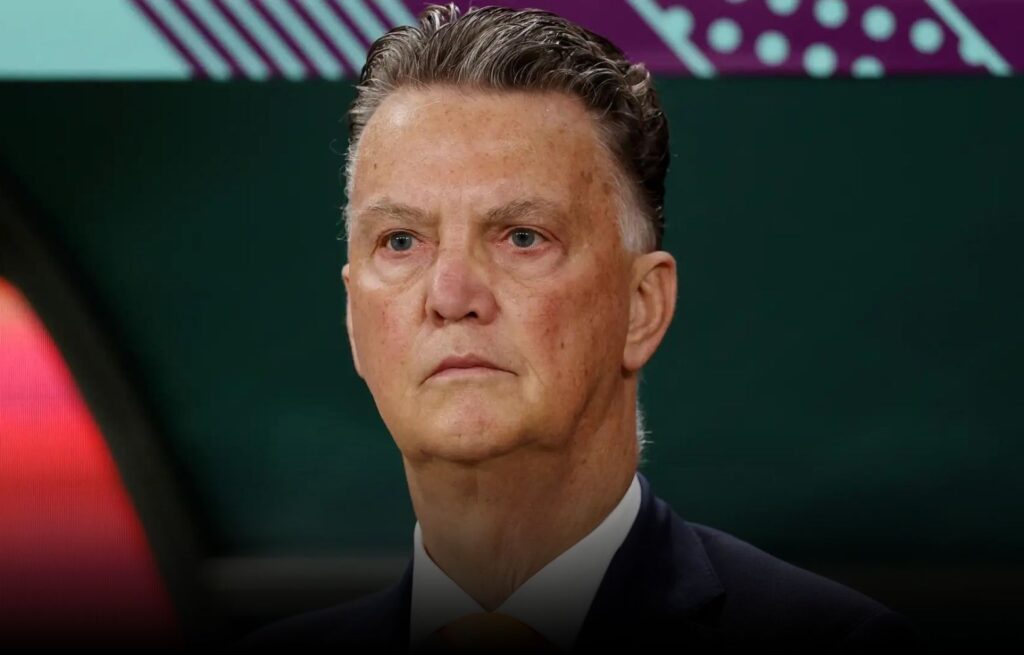 المدرب فان غال لصحيفة “آس”: حياتي مليئة بالموت وأنا على قيد الحياة أحارب السرطان