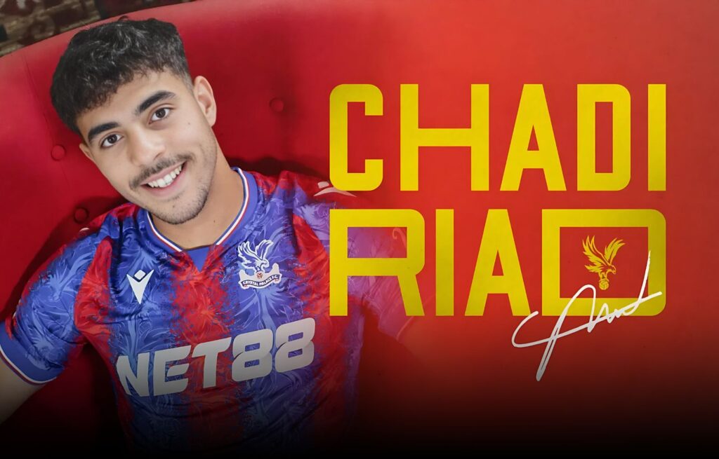 رئيس كريستال بالاس سعيد بضم المدافع المغربي شادي رياض