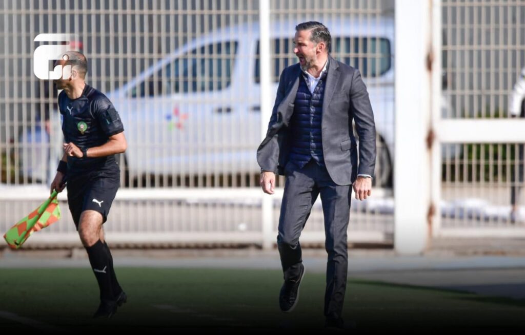 زينباور يمنح لاعبي الرجاء 4 أيام راحة استعدادا لمباراة الحسم في وجدة