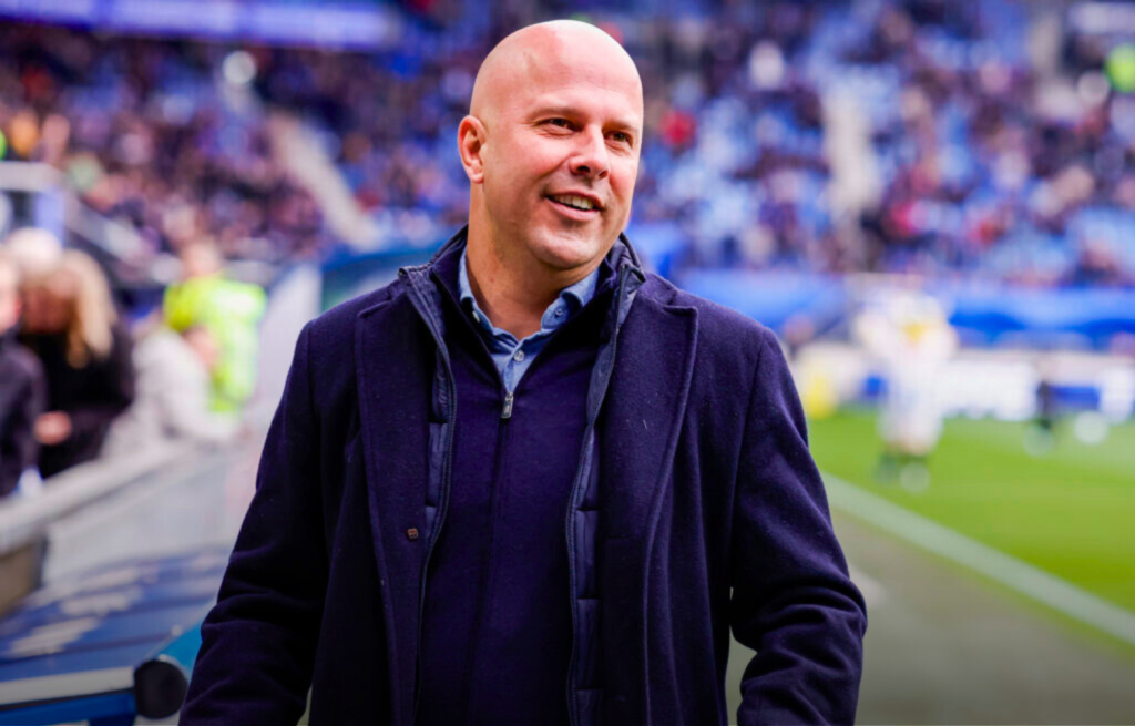 المدرب الجديد لليفريول ينفي علاقته بانتقال لاعب إلى الفريق