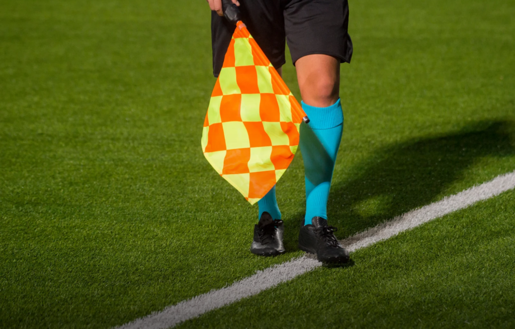 جامعة كرة القدم تحدد برنامج التدريب السنوي للحكام على 3 مراحل