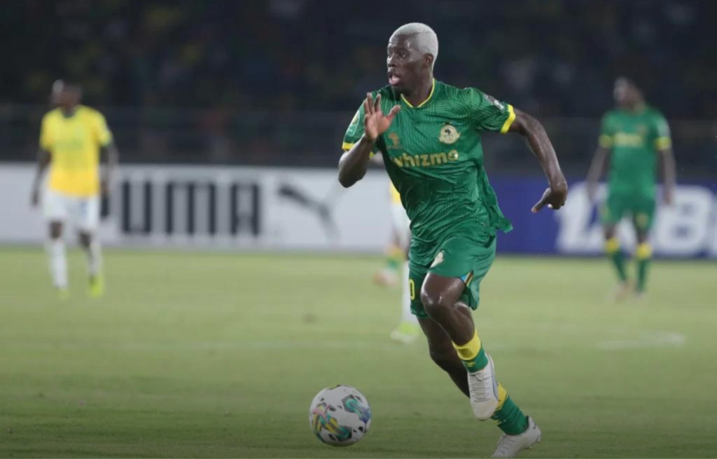 الوداد يعرض 250 مليونا لشراء عقد ستيفان عزيز