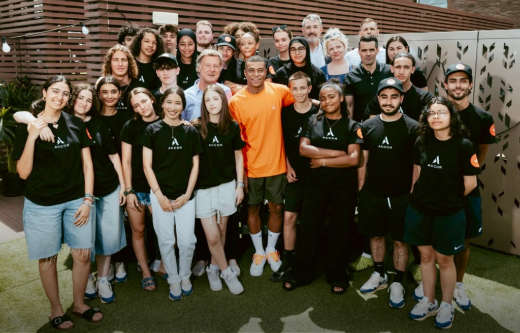 شراكة بين مبابي و”أكور” لتعزيز المبادرات الموجهة للنهوض بالشباب