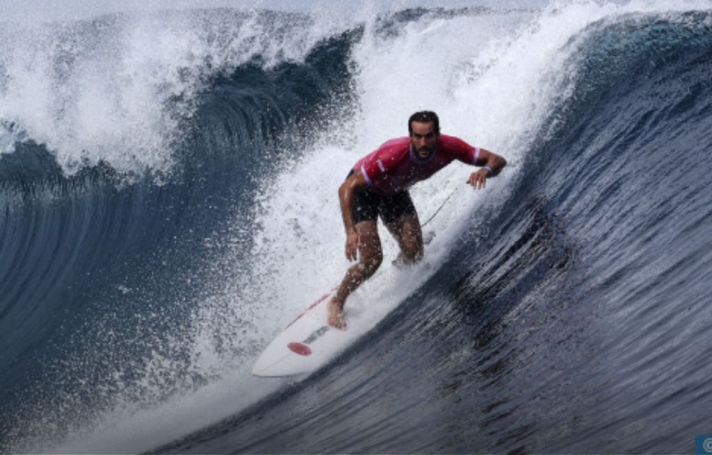 أولمبياد باريس.. راكب الأمواج المغربي رمزي بوخيام إلى الدور الثالث