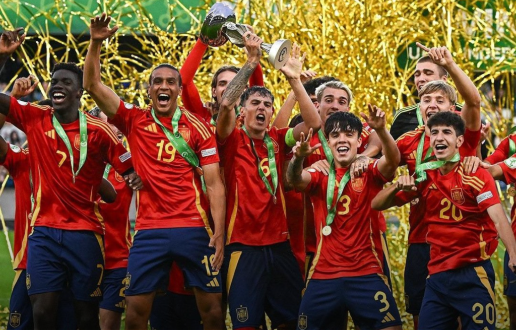 منتخب إسبانيا يتوج بلقب بطولة أوروبا لكرة القدم للشباب
