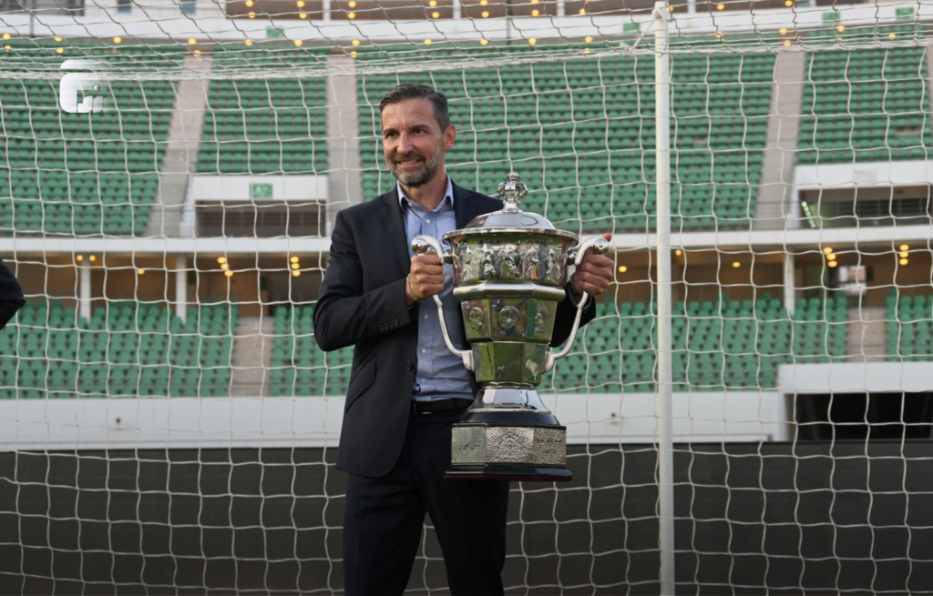 المدرب زينباور يحدد برنامج تحضيرات الرجاء الرياضي 