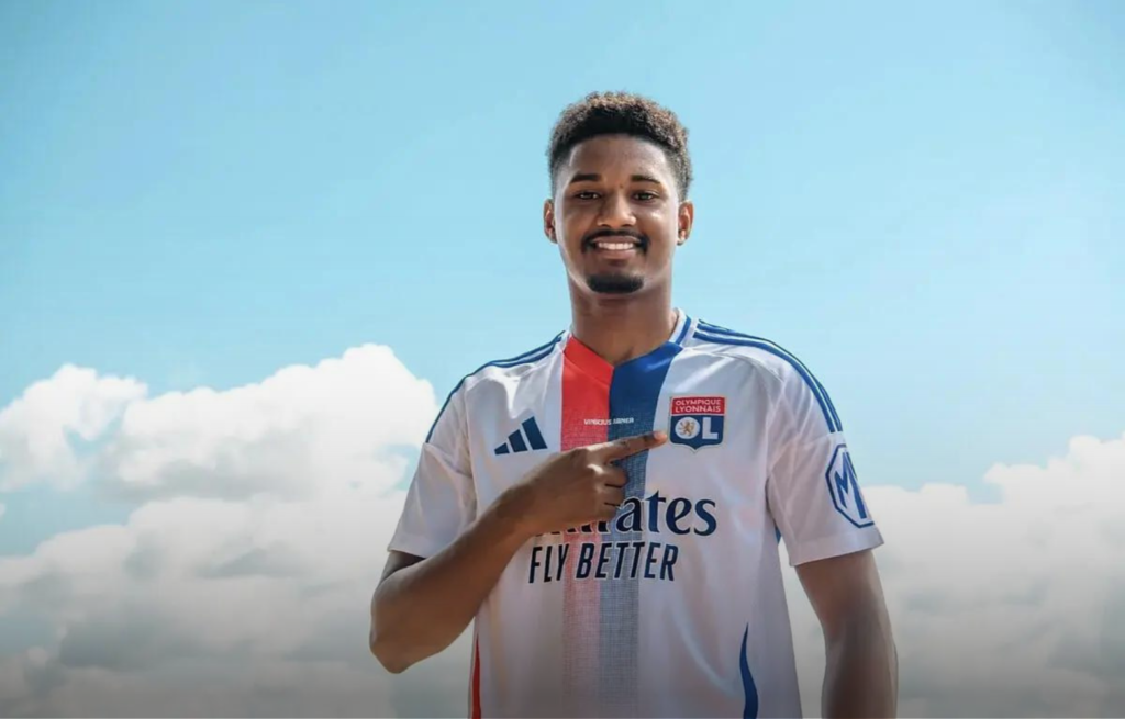 أولمبيك ليون الفرنسي يعلن تعاقده مع البرازيلي فينيسيوس