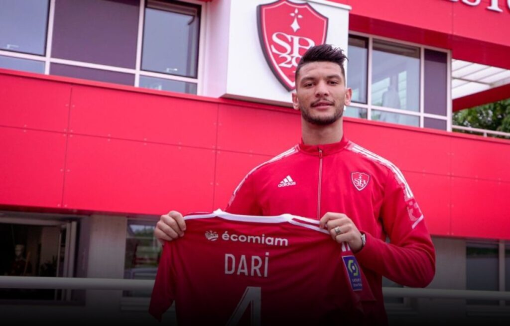 وكيل اللاعب المغربي داري يؤكد خبر عرض الأهلي المصري