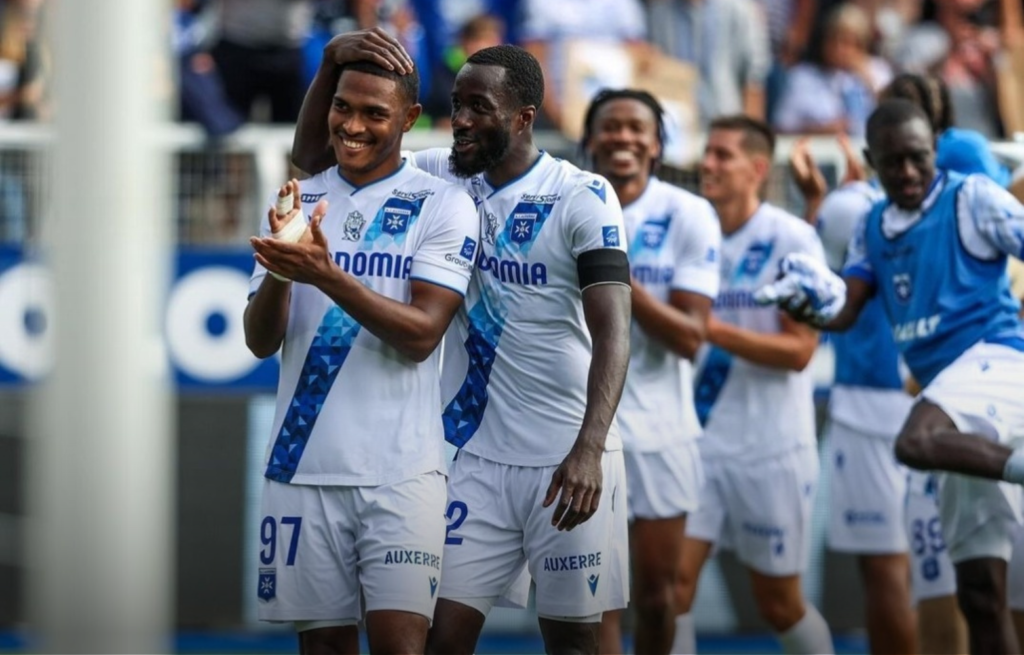 الدوري الفرنسي.. أوكسير الصاعد حديثا يفاجئ نيس