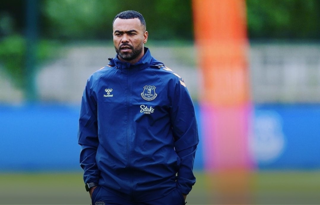 الدولي السابق أشلي كول ينضم إلى الطاقم التدريبي للمنتخب الإنجليزي