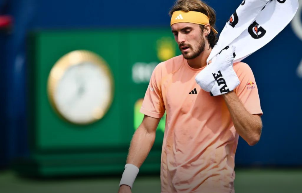 اليوناني تسيتسيباس ينفصل عن والده المدرب