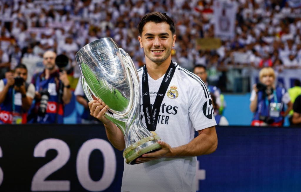 ابراهيم دياز.. يحقق لقبه “رقم 11” ويصبح رابع مغربي يُتوّج بـ“السوبر الأوروبي”