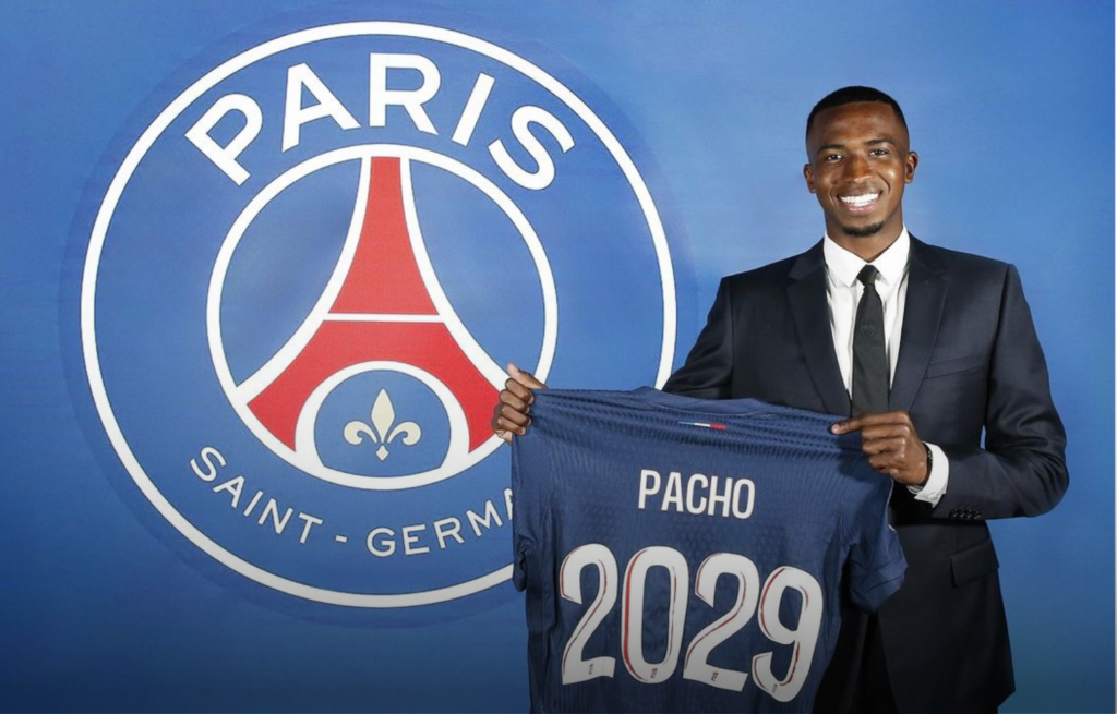 باريس سان جرمان يضم المدافع الإكواتوري باتشو