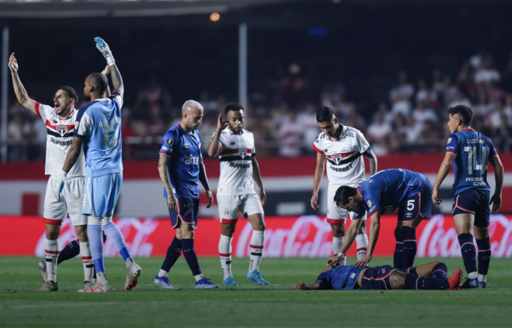 الأوروغواي تودع اللاعب إزكييردو بعد وفاته بأزمة قلبية