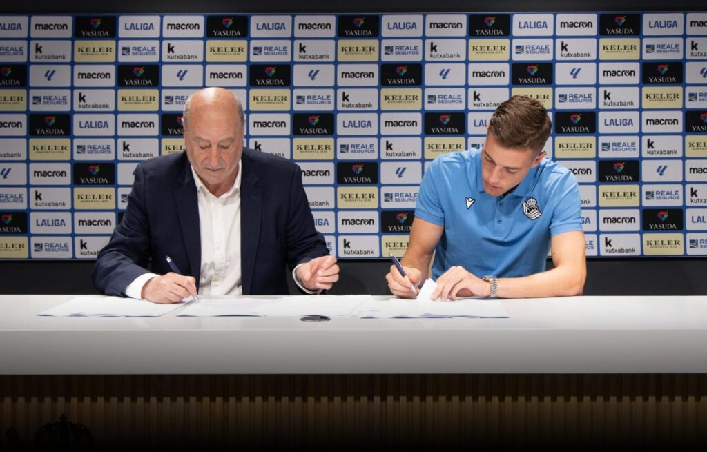 ريال سوسيداد يتعاقد مع لاعب الوسط الكرواتي سوتشيتش